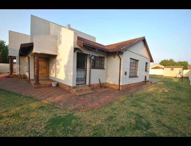 4 BEDROOM HOUSE FOR SALE IN DAWN PARK